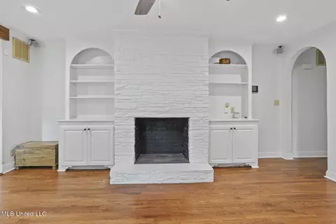 Living - 1341 E Northside Dr, Jackson, MS 39211 photo 5 of 6