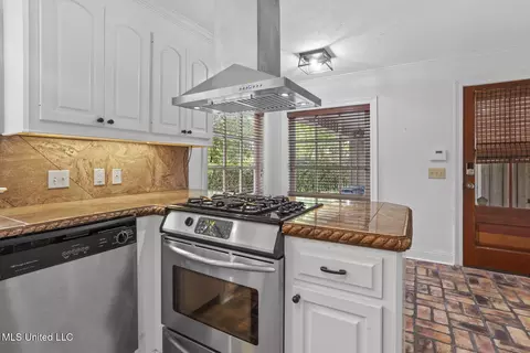 Kitchen - 1341 E Northside Dr, Jackson, MS 39211 photo 3 of 5