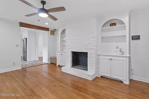Living - 1341 E Northside Dr, Jackson, MS 39211 photo 4 of 6
