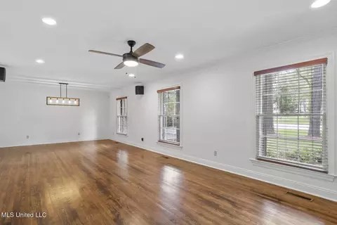 Living - 1341 E Northside Dr, Jackson, MS 39211 photo 2 of 6