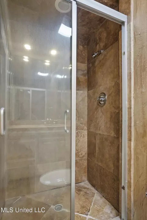 Bath - 1341 E Northside Dr, Jackson, MS 39211 photo 2 of 4