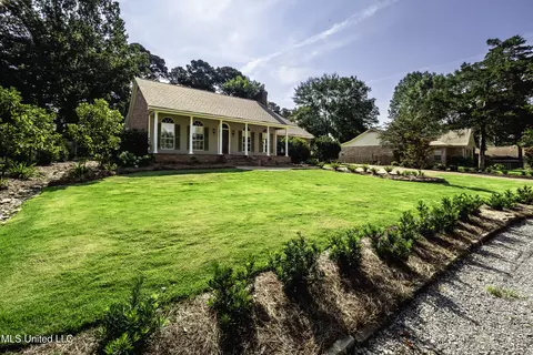 220 Lakeshore Dr, Madison, MS 39110