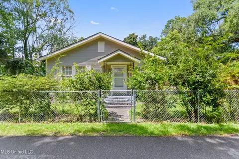 435 Webster St, Bay Saint Louis, MS 39520
