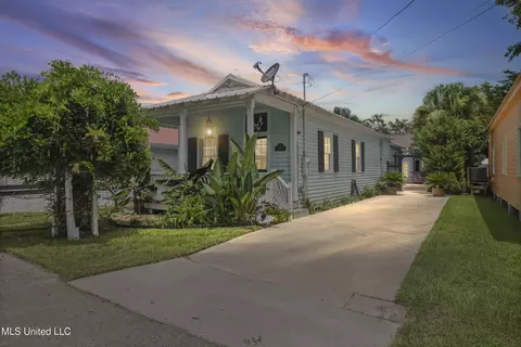 253 Sycamore St, Bay Saint Louis, MS 39520