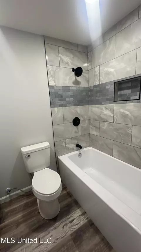 Bath - 4108 Wembley Ave, Moss Point, MS 39563 photo 1 of 5