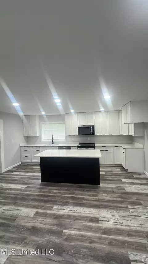 Kitchen - 4108 Wembley Ave, Moss Point, MS 39563 photo 1 of 3