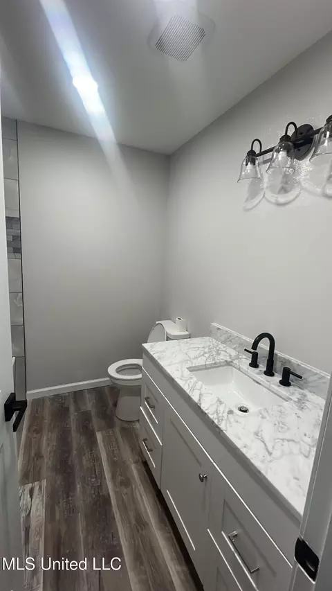 Bath - 4108 Wembley Ave, Moss Point, MS 39563 photo 2 of 5