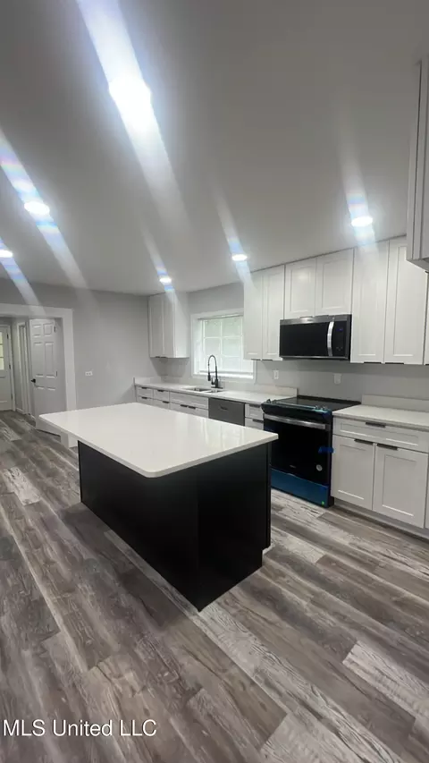 Kitchen - 4108 Wembley Ave, Moss Point, MS 39563 photo 3 of 3