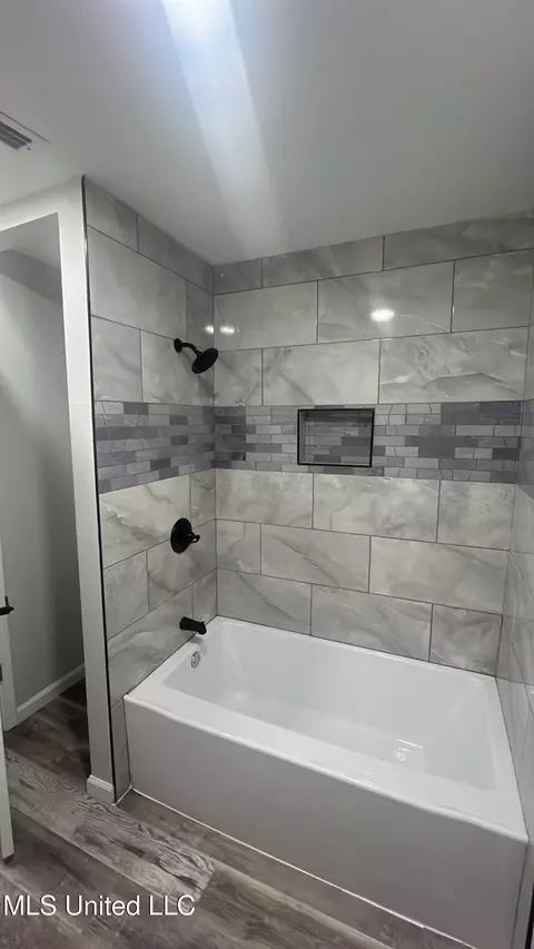 Bath - 4108 Wembley Ave, Moss Point, MS 39563 photo 3 of 5