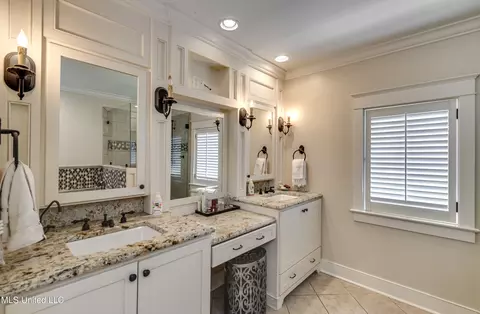 Bath - 3678 Cavalier Dr, Jackson, MS 39216 photo 2 of 9