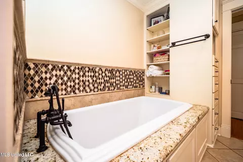 Bath - 3678 Cavalier Dr, Jackson, MS 39216 photo 4 of 9