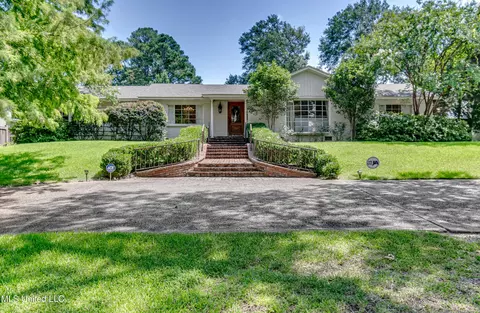 3678 Cavalier Dr, Jackson, MS 39216