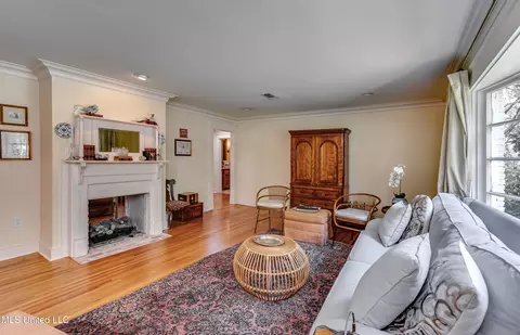 Living - 3678 Cavalier Dr, Jackson, MS 39216 photo 6 of 8