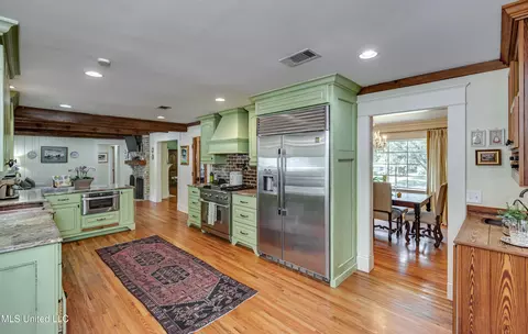 Kitchen - 3678 Cavalier Dr, Jackson, MS 39216 photo 1 of 10