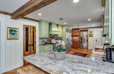 Kitchen - 3678 Cavalier Dr, Jackson, MS 39216 photo 8 of 10