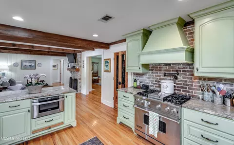 Kitchen - 3678 Cavalier Dr, Jackson, MS 39216 photo 3 of 10