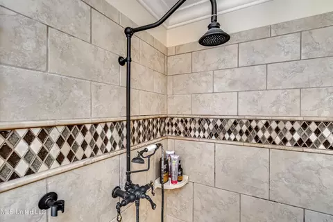 Bath - 3678 Cavalier Dr, Jackson, MS 39216 photo 6 of 9