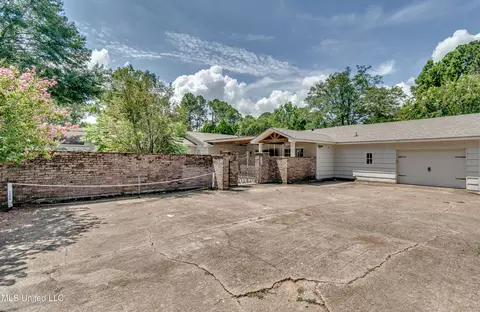 Exterior - 3678 Cavalier Dr, Jackson, MS 39216 photo 7 of 13