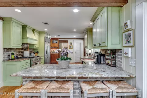Kitchen - 3678 Cavalier Dr, Jackson, MS 39216 photo 7 of 10