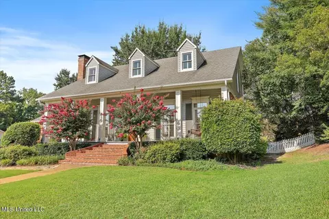 695 Spring Lake Dr, Pearl, MS 39208
