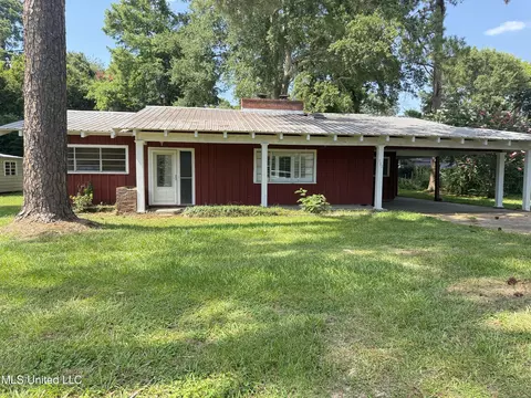 103 Houston St, Crystal Springs, MS 39059