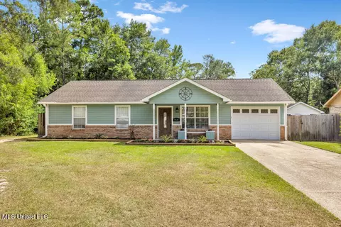 1321 Willow St, Ocean Springs, MS 39564