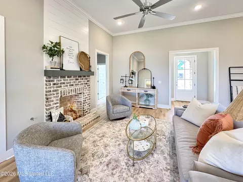 Living - 913 Brunswick Ct, Flowood, MS 39232 photo 3 of 4