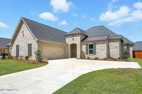 913 Brunswick Ct, Flowood, MS 39232