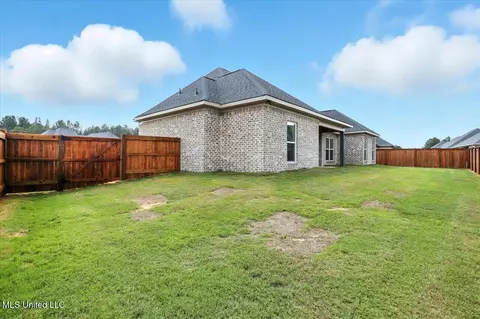 Exterior - 913 Brunswick Ct, Flowood, MS 39232 photo 4 of 7