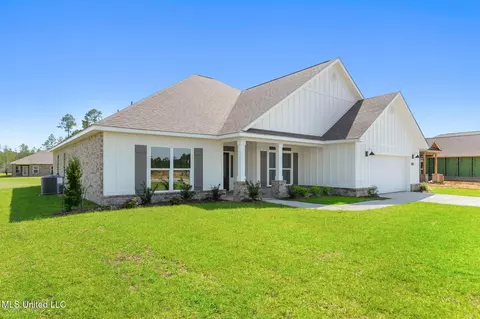 17081 River Hills Dr, Gulfport, MS 39503