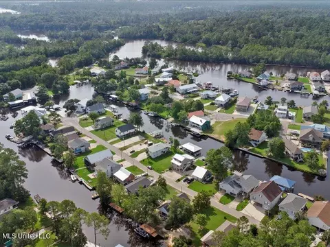 6079 Kiowa St, Kiln, MS 39556