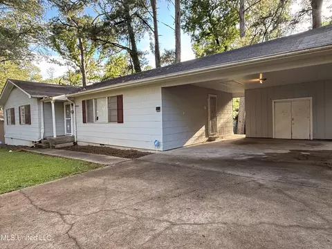 1945 Camellia Ln, Jackson, MS 39204