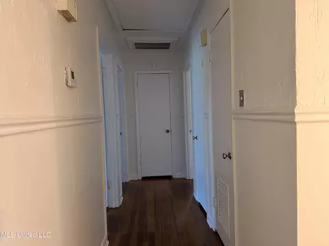 Entry Way - 1945 Camellia Ln, Jackson, MS 39204 photo 1 of 1