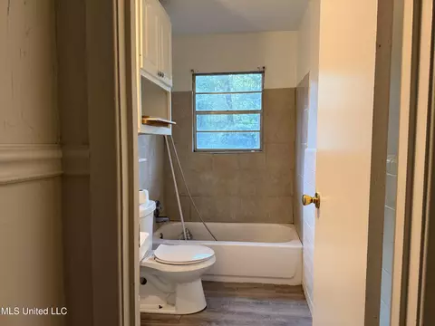Bath - 1945 Camellia Ln, Jackson, MS 39204 photo 1 of 2