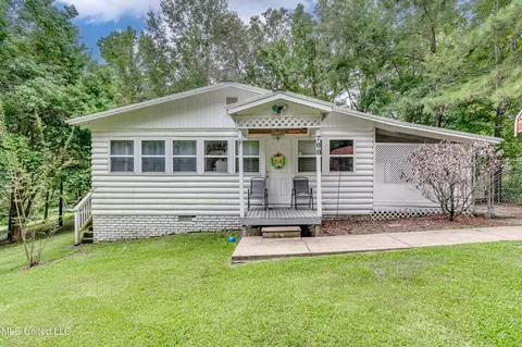 700 E Dewey Camp Dr, Florence, MS 39073