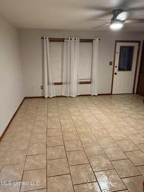 281 E Mcpherson Dr, Monticello, MS 39654 photo 5
