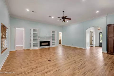 Living - 13505 E Glendale Rd, Vancleave, MS 39565 photo 2 of 4