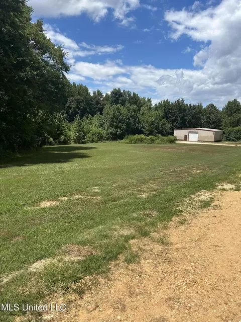 3417 Mount Olivet Rd, Batesville, MS 38606