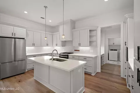 Kitchen - 172 Hampton Rdg, Madison, MS 39110 photo 2 of 2