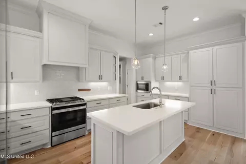 Kitchen - 172 Hampton Rdg, Madison, MS 39110 photo 1 of 2