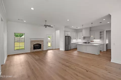 Living - 172 Hampton Rdg, Madison, MS 39110 photo 1 of 1