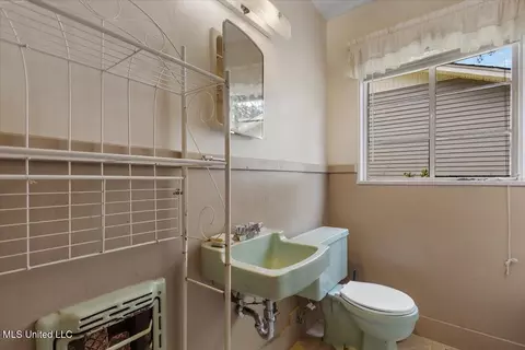 Bath - 751 Dorgan St, Jackson, MS 39204 photo 1 of 2