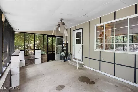 Exterior - 751 Dorgan St, Jackson, MS 39204 photo 4 of 7