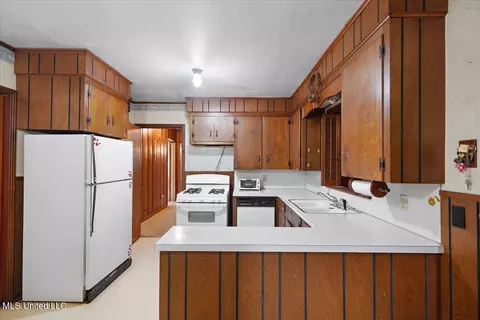 Kitchen - 751 Dorgan St, Jackson, MS 39204 photo 2 of 3