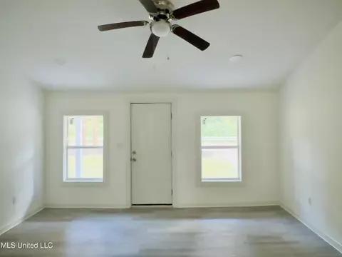 Living - 787 Hill Rd, Coldwater, MS 38618 photo 2 of 2