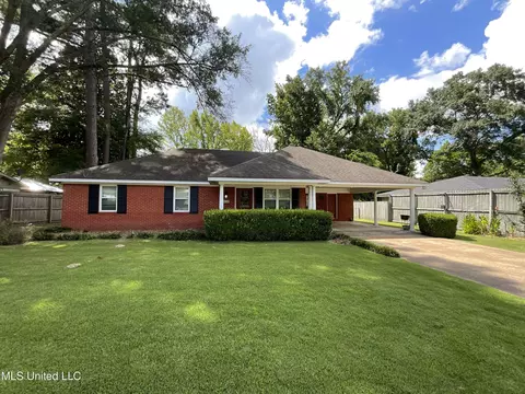 814 Windsor Rd, Grenada, MS 38901