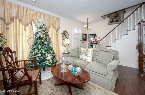 Living - 4019 Bellview Ave, Moss Point, MS 39563 photo 4 of 11