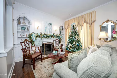 Living - 4019 Bellview Ave, Moss Point, MS 39563 photo 3 of 11