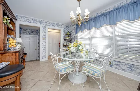 Dining - 4019 Bellview Ave, Moss Point, MS 39563 photo 2 of 5