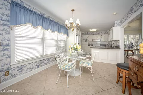 Dining - 4019 Bellview Ave, Moss Point, MS 39563 photo 4 of 5